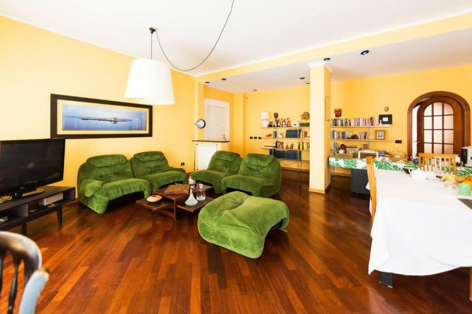 I Quattro Gattoni Hotel Naples Luaran gambar