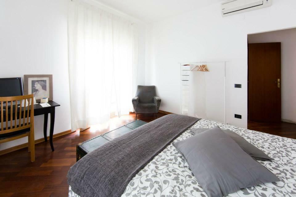 I Quattro Gattoni Hotel Naples Luaran gambar